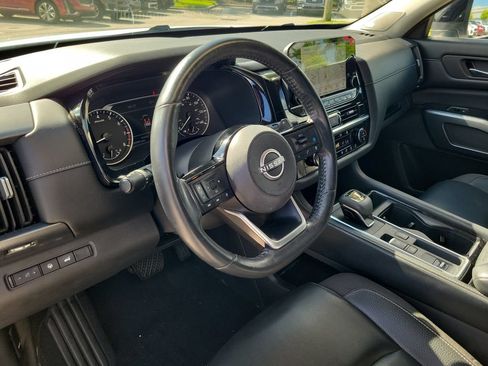 Used 2023 Nissan Pathfinder SL w/ SL Premium Package FWD image 17