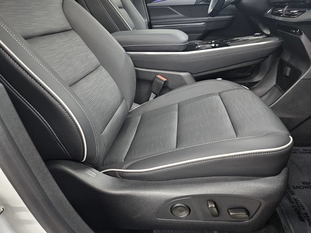 Used 2025 Buick Enclave Sport Touring w/ Super Cruise Package FWD image 24