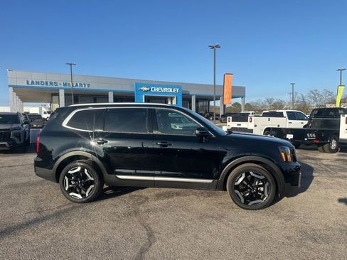 Used 2024 Kia Telluride S FWD image 2
