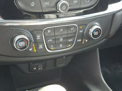 Certified 2023 Chevrolet Traverse RS image 17