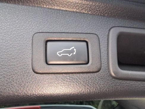 Used 2018 Subaru Forester 2.5i Limited AWD/4WD image 12