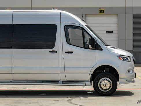 Used 2023 Mercedes-Benz Sprinter 3500 image 20