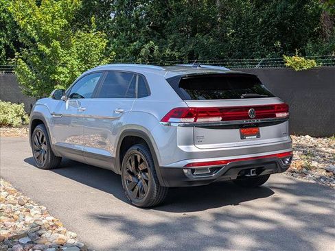 Certified 2024 Volkswagen Atlas Cross Sport SE AWD/4WD image 3
