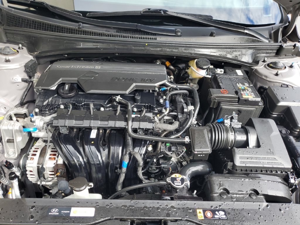 Used 2025 Hyundai Elantra Sport FWD image 18