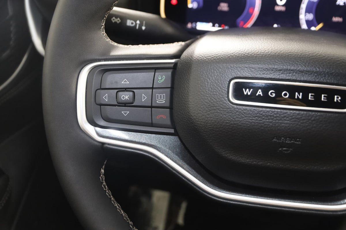 Used 2024 Jeep Wagoneer 4WD image 31