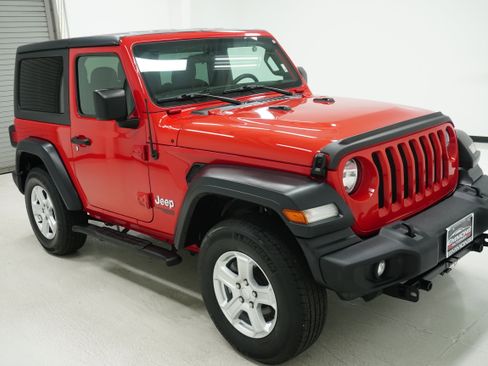 Used 2020 Jeep Wrangler Sport AWD/4WD image 3