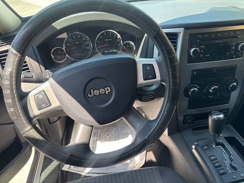 Used 2010 Jeep Grand Cherokee Laredo AWD/4WD image 17