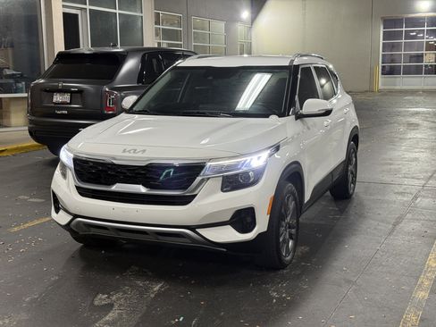 Used 2023 Kia Seltos S image 3