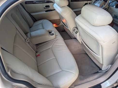 Used 2000 Lincoln Town Car Cartier RWD image 20