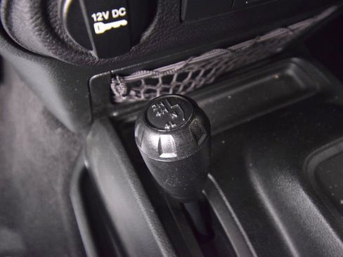 Used 2018 Jeep Wrangler Sport AWD/4WD image 25
