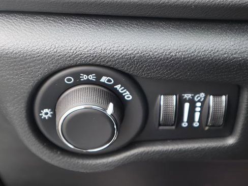 New 2026 Chrysler Voyager LX image 14