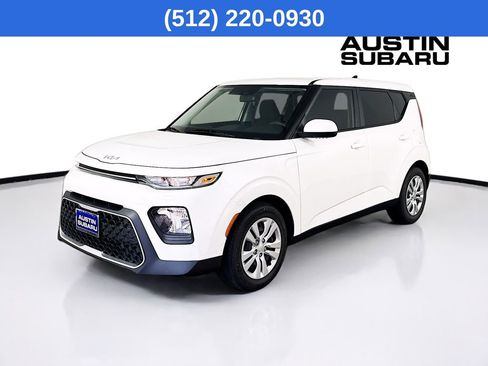 Used 2022 Kia Soul LX image 3