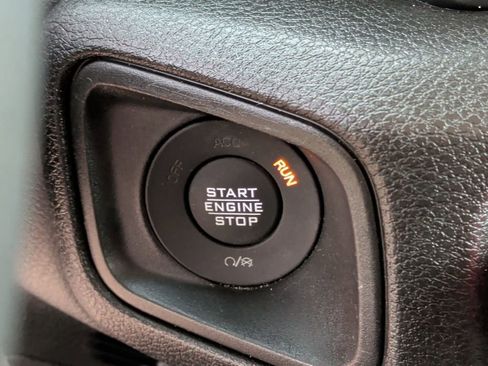 Used 2024 Jeep Gladiator Sport image 25