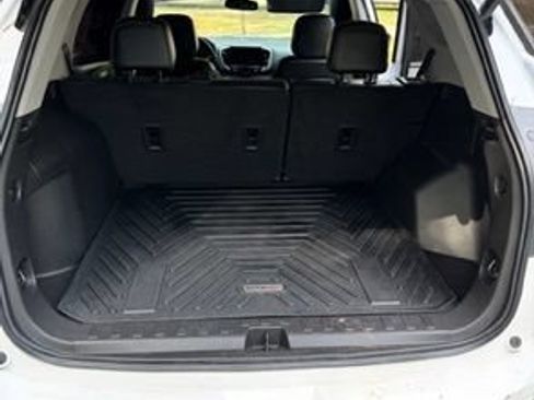 Used 2022 GMC Terrain SLT w/ Infotainment Package II FWD image 5