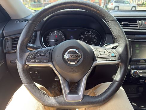 Used 2018 Nissan Rogue SL w/ Premium Package AWD/4WD image 12