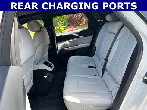 Used 2024 Cadillac Lyriq Luxury AWD/4WD image 17
