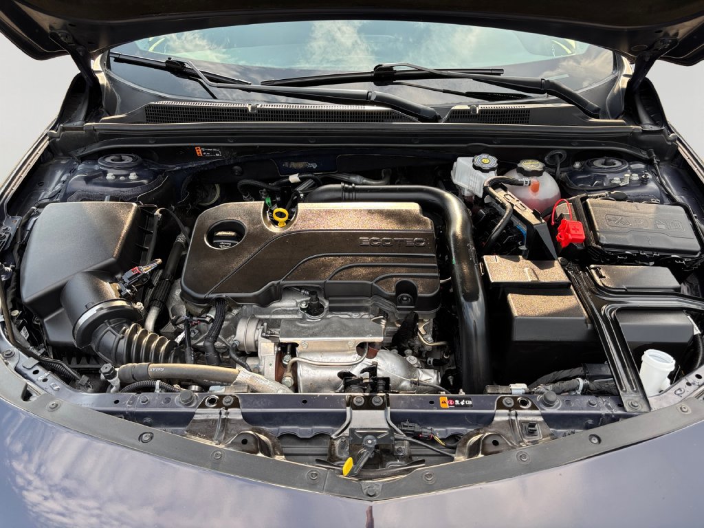 Used 2025 Chevrolet Malibu LT FWD image 9
