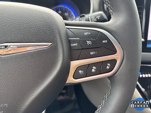 Used 2024 Chrysler Pacifica Touring-L image 34