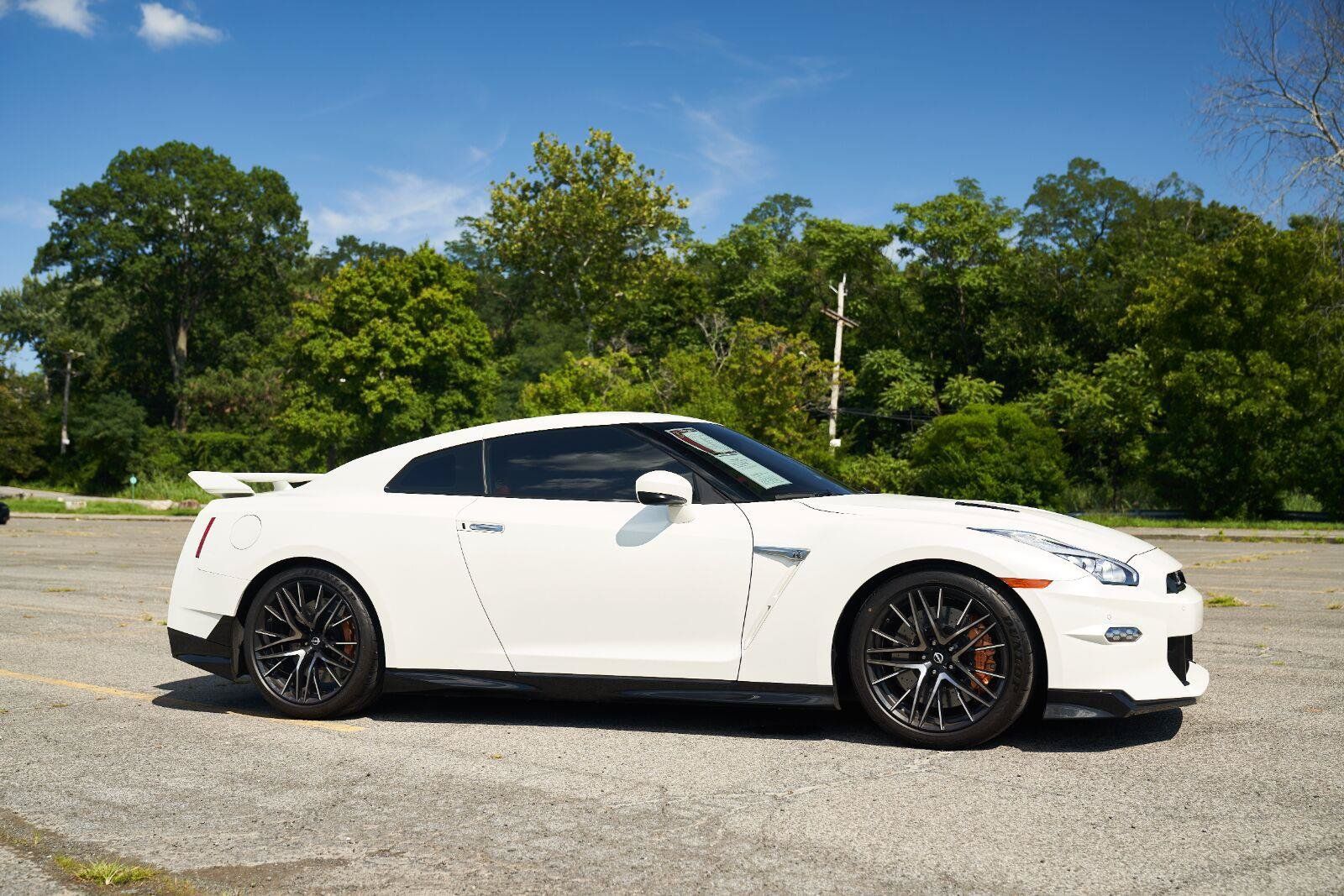 Certified 2024 Nissan GT-R Premium w/ Premium Interior Package AWD/4WD image 55
