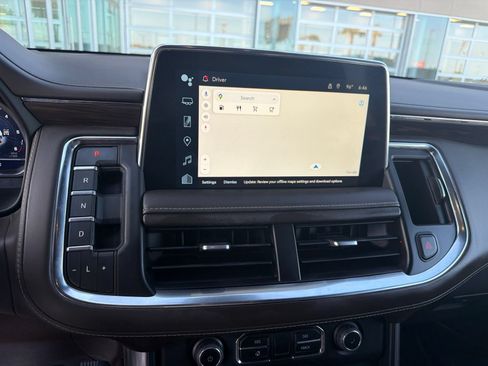 Used 2023 Chevrolet Tahoe Z71 w/ Z71 Off-Road Package AWD/4WD image 19