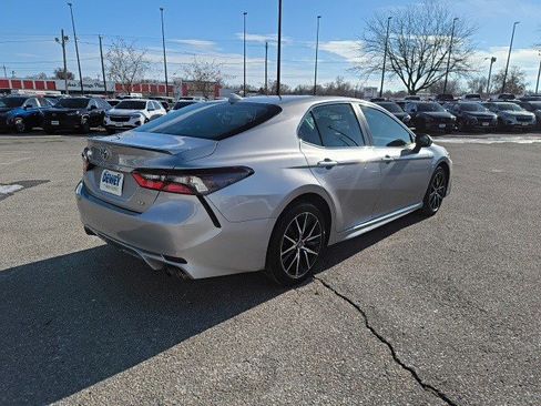 Used 2023 Toyota Camry SE image 5