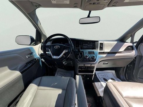 Used 2016 Toyota Sienna XLE image 23