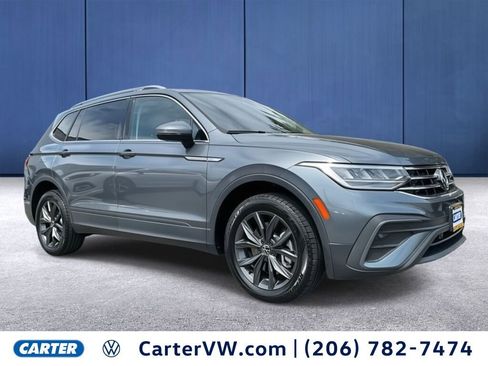 Used 2022 Volkswagen Tiguan SE AWD/4WD image 1