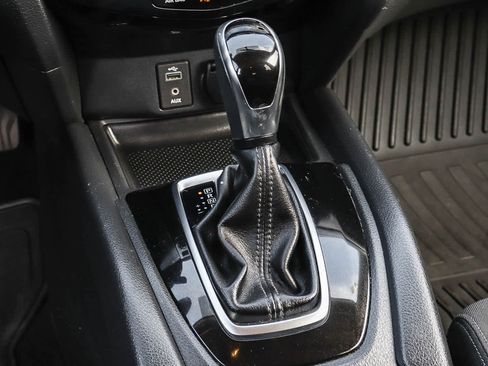 Used 2017 Nissan Rogue SV FWD image 24