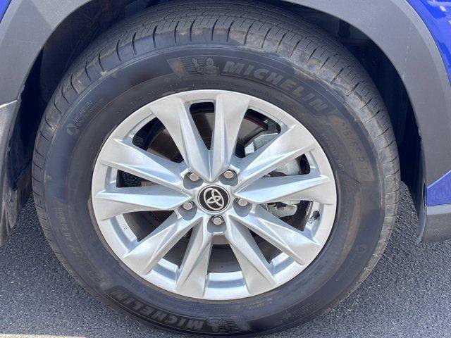 Used 2025 Toyota Corolla Cross LE w/ Moonroof Package AWD/4WD image 10