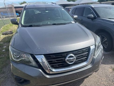 Used 2019 Nissan Pathfinder S FWD image 2