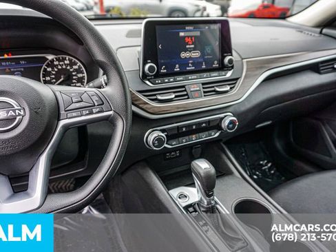 Used 2025 Nissan Altima 2.5 SV image 32