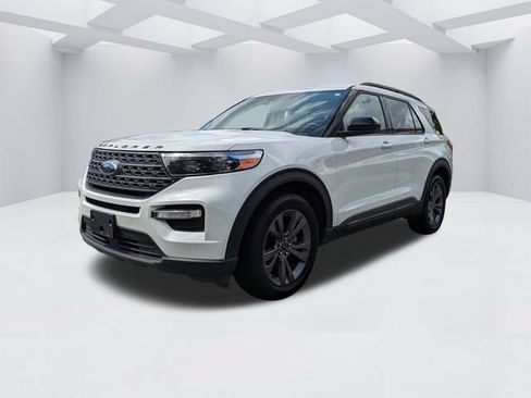 Used 2023 Ford Explorer XLT w/ Equipment Group 202A AWD/4WD image 10
