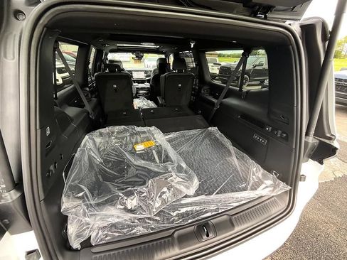 New 2026 Jeep Grand Wagoneer L Limited AWD/4WD image 9