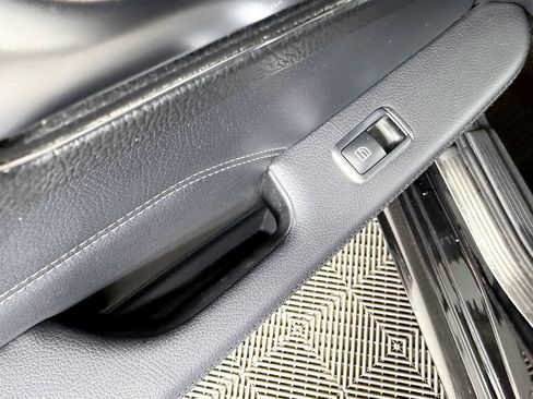 Used 2014 Mercedes-Benz E 350 Sedan image 35