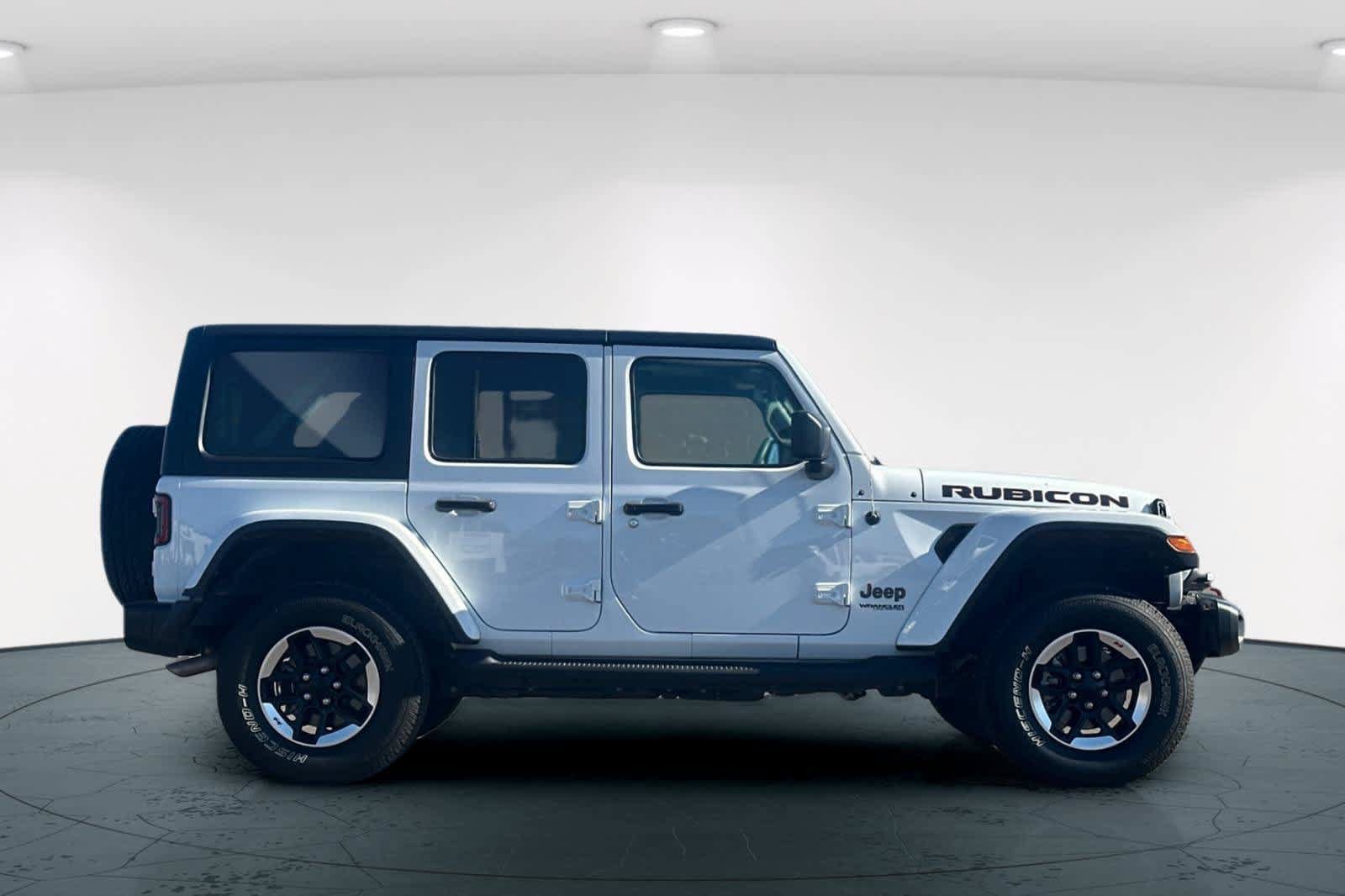 Used 2022 Jeep Wrangler Unlimited Rubicon w/ Cold Weather Group AWD/4WD image 6