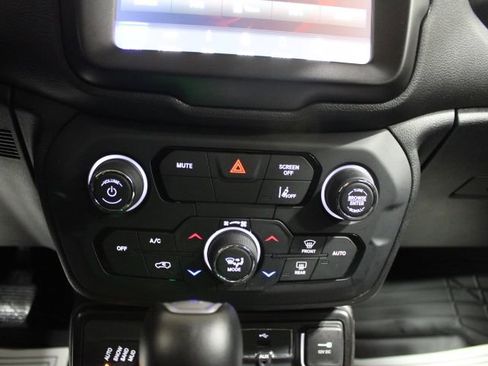 Used 2023 Jeep Renegade Latitude image 26