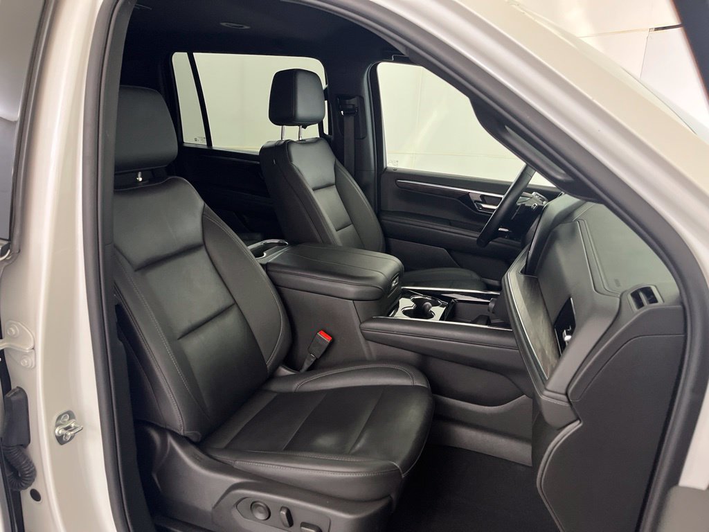 Used 2025 Chevrolet Suburban Z71 AWD/4WD image 21