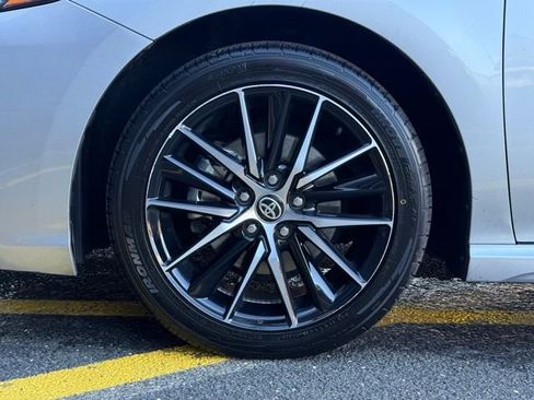 Used 2024 Toyota Camry SE image 10