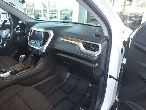 Used 2019 GMC Acadia SLE image 9