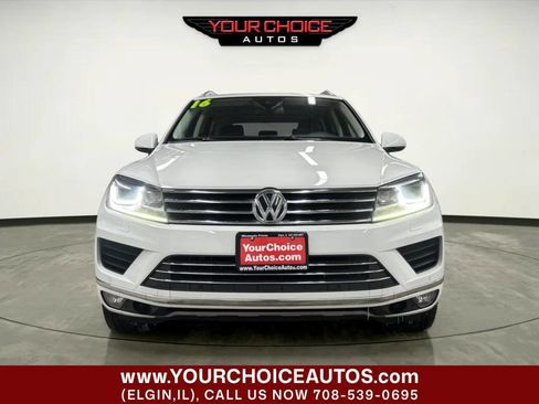 Used 2016 Volkswagen Touareg VR6 image 8