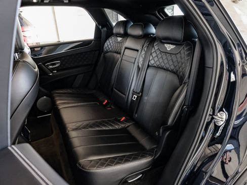 Used 2017 Bentley Bentayga image 43