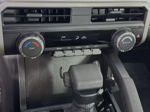 Used 2025 Toyota Tacoma SR5 AWD/4WD image 20