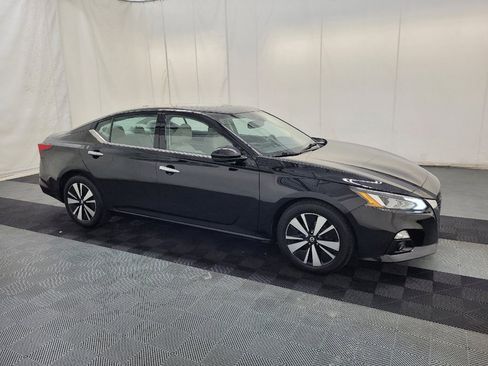 Used 2020 Nissan Altima 2.5 SV FWD image 11