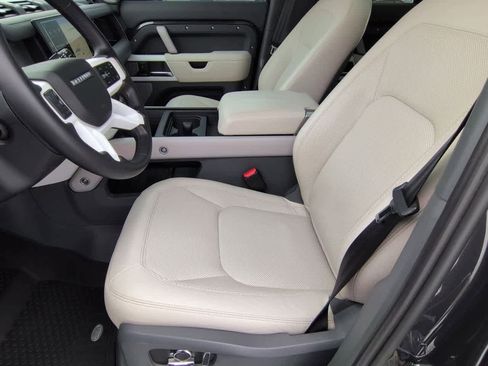 Used 2024 Land Rover Defender 130 S image 16