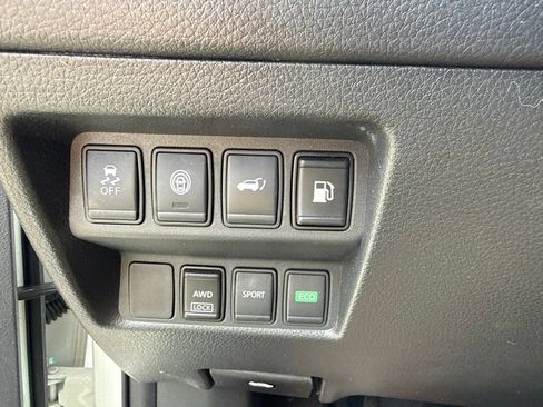 Used 2020 Nissan Rogue SV AWD/4WD image 19