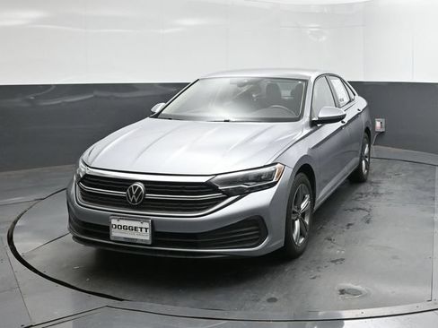 Used 2024 Volkswagen Jetta SE FWD image 22