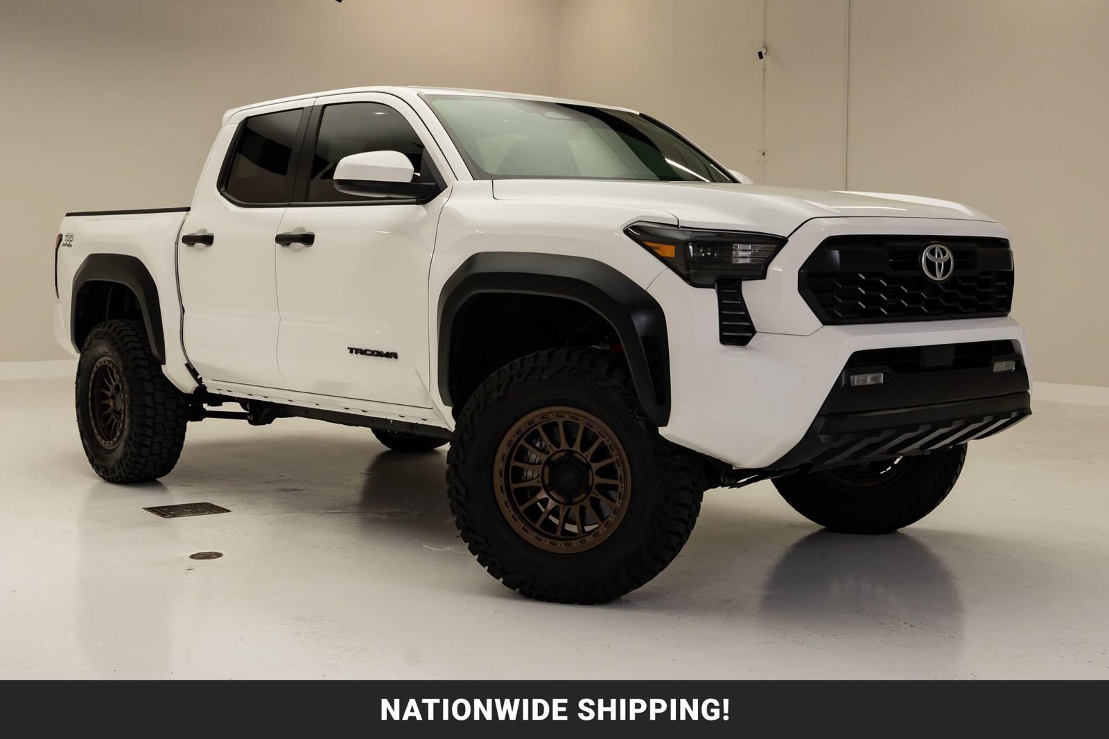 Used 2025 Toyota Tacoma TRD Off-Road AWD/4WD image 1