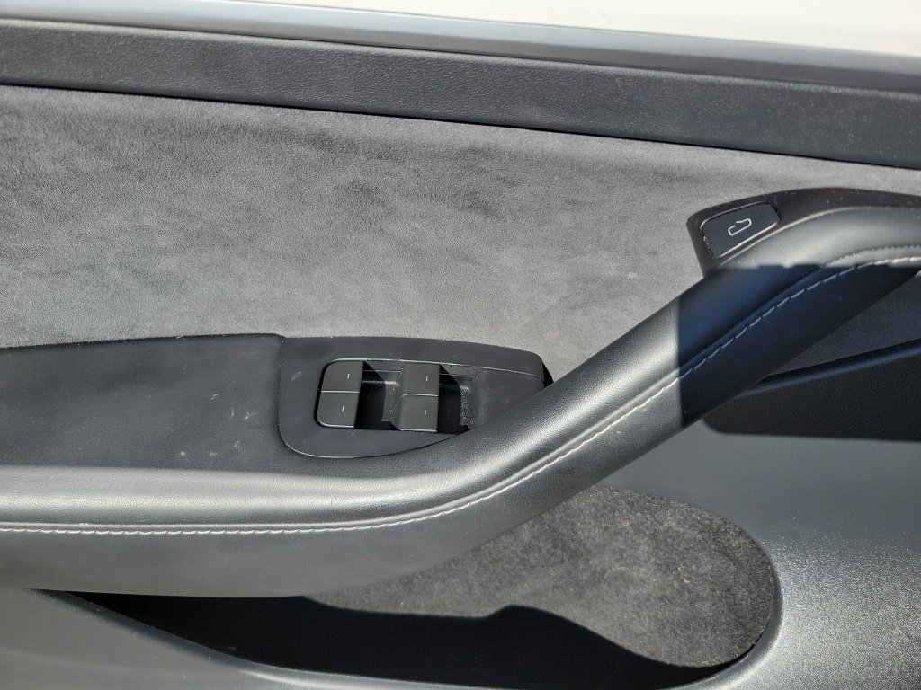 Used 2024 Tesla Model Y 2WD image 27