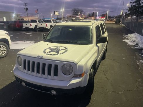 Used 2014 Jeep Patriot Latitude w/ Freedom Edition Package image 1