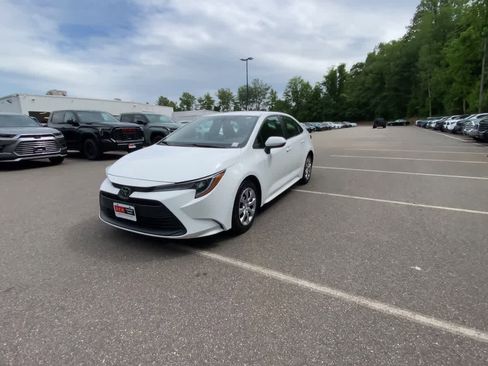 Used 2024 Toyota Corolla LE FWD image 8